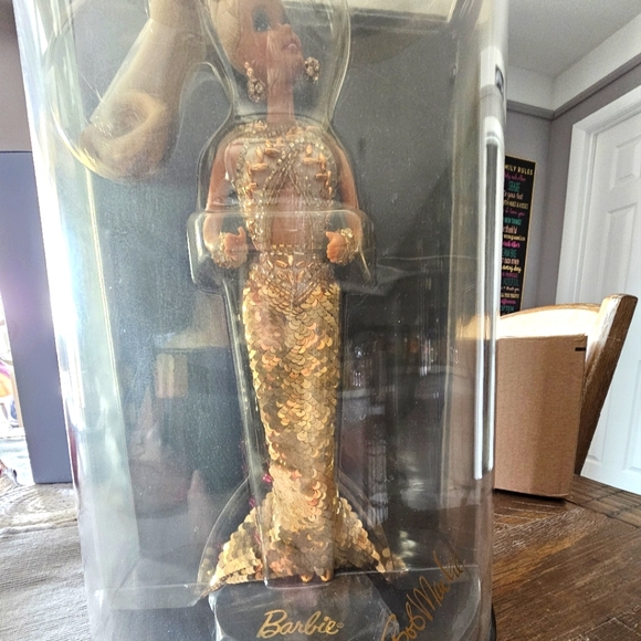 Barbie Bob MackieGold Limited Edition w/ Acrylic Display case - Picture 7 of 9